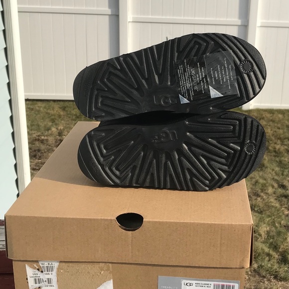 UGG Classic Short II - Picture 5 of 7